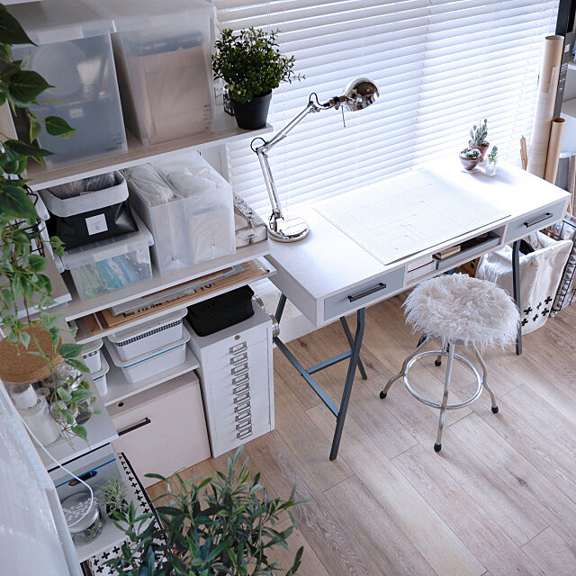 My Desk,観葉植物,フェイクグリーン,アトリエスペース,スツール,デスクライト,スタンディングデスク,作業机,ダイソー,IKEA,無印良品,至福の時間 SetSunの部屋