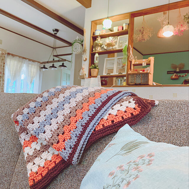 秋の気配,ソファ,ブランケット,編み物,振替休日の過ごし方,おはようございます,Lounge Yuの部屋