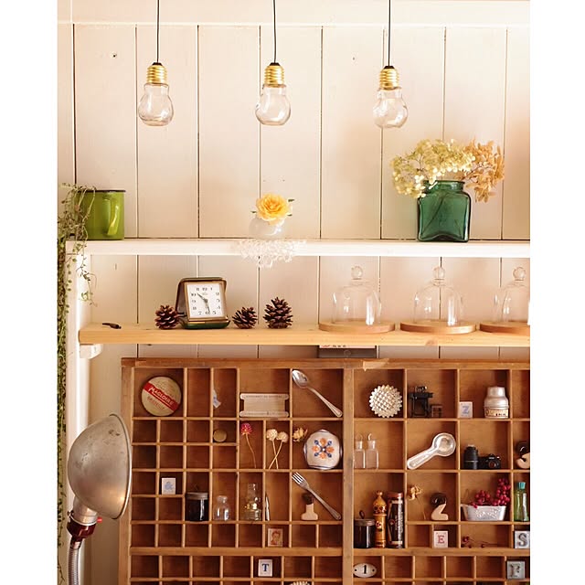 Lounge,DIY,DIY棚,DIY板壁,板壁,プリンタートレイ,ガラス瓶,セリア,古道具,カフェ風,アンティーク,電球型瓶 mooの部屋
