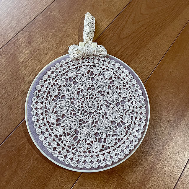 プチプラ雑貨,ハンドメイド,seriaパトロール,seria,手芸時間,刺繍,刺繍枠でファブリックパネル,刺繍枠,3枚投稿,梅雨の楽しみ方,手芸用品,手作り,On Walls,ファミリーラインパレット,LIXILのドア,レースドイリー,簡単手作り,簡単手芸 yukichi.wanwaの部屋