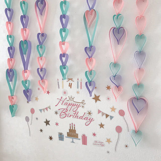 ハートガーランド,画用紙,誕生日飾り付け,バースデー飾り,建売住宅,こどものいる暮らし,ナチュラルインテリア,100均,雑貨好き,ダイソー,ハンドメイド,ガーランド,ウォールステッカー,On Walls iro.の部屋