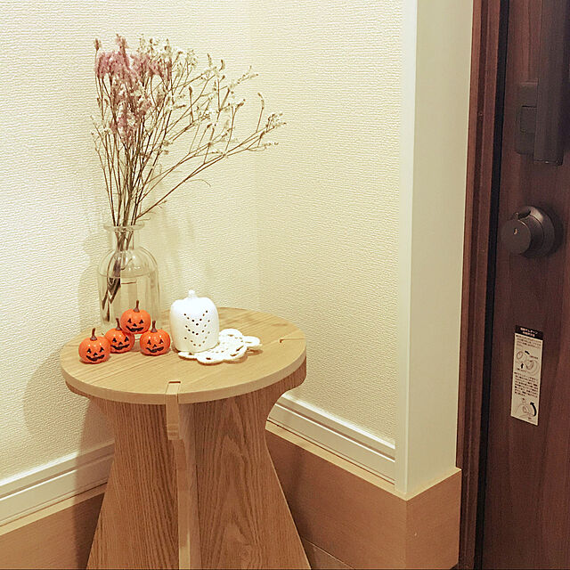 花を飾る暮らし,salut!,玄関ディスプレイ,ダイソー,ハロウィン,秋仕様,建売りを自分好みに！,DAISO花瓶,Entrance tsugumiの部屋