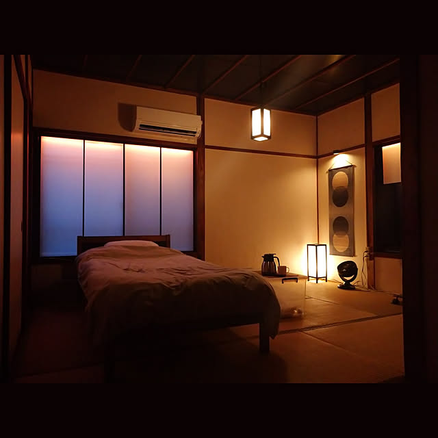 Overview,新生活,6畳,和室,和風,和モダン,賃貸アパート,SwitchBot,スマート電球,間接照明,DIY,行灯,内窓,自作照明,黒い天井,竿縁天井,一人暮らし,古い賃貸,カーテンのない暮らし,カーテンレス,天井断熱,レトロ,LEDテープライト MaGangの部屋