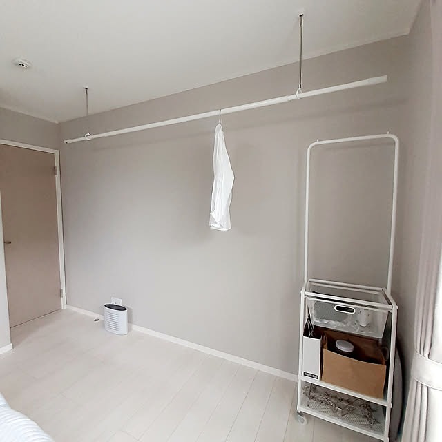 Bedroom,部屋干しスペース,ホスクリーン,川口技研,ランドリーポール,ナスタ,アクセントクロス,寝室,空気清浄機,イベントの参加,訪問ありがとうございます♡,みなさまに感謝♡,今夜みなさんの所へ伺います！！,ハンガーラック,モダンデコ,頭に当たらない高さだけど。。。 suzuの部屋