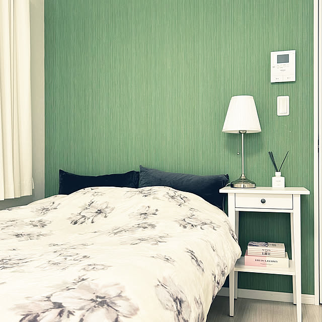 SANELA,ARSTID,shiro ルームフレグランス,Francfranc,ベッドサイドテーブル,HEMNES,差し色はピンク,一人暮らしをとことん楽しむ,IKEA,海外インテリアに憧れる,ひとり暮らしをとことん楽しむ！,賃貸でも楽しく♪,1K 1人暮らし,Bedroom,Francfranc シーツ mari48の部屋