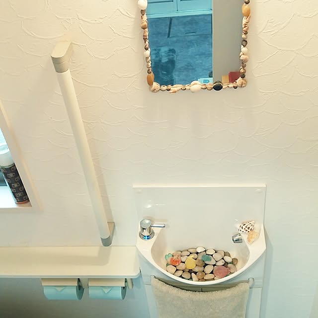 Bathroom,海で拾った貝殻,100均の石,手作り雑貨,100均の鏡リメイク,海 fuku.loveの部屋