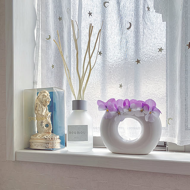 Bathroom,LIXILトイレ,トイレの窓辺,ホワイト,シンプル,お庭の花,ビオラ,プチプラ,百均,セリア,花瓶,フラワーベース,癒し,春,春の訪れ,素敵な一日を♪,見てくださってありがとうございます♡,春を彩ろう♡,いつもの風景 koko_hikaの部屋