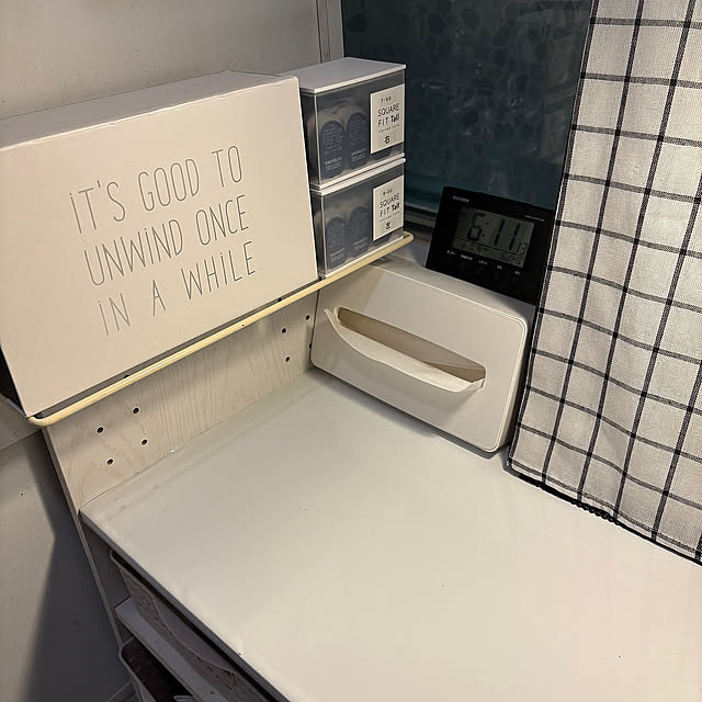 My Desk,カラーボックス,ティッシュケース,100均,DIY,モノトーン,seria,コンタクトレンズ,コンタクトケース,コンタクトレンズ収納,ドレッサー,シンデレラフィット meguの部屋
