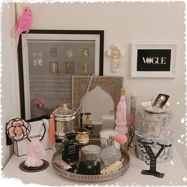 My Shelf,マリア像,海外インテリアに憧れる,ピンクインテリア,ソストレーネグレーネ,CHANEL,香水瓶,モスク型ミラー,B-COMPANY,キャンドル,かなめさんの薔薇キャンドル miyupinkの部屋