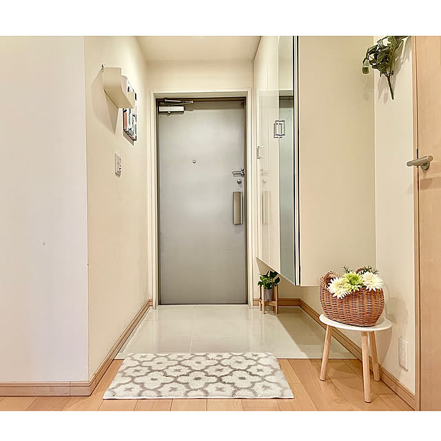 Entrance,ベルメゾンマット,スリコスツール,ガーベラ造花,かご・バスケット,マンションインテリア,ナチュラルインテリア,トッティフルッティ,いつもいいねやコメありがとうございます♡ maryona3610の部屋