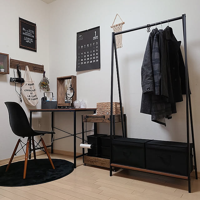 Overview,ありがとうございます♡,コメントお気遣いなく♡,コーナンeショップ,アイアンデスク,ハンガーラック,山善,山善フタ付き収納ボックス,ワゴンDIY,セリアのカレンダー,カインズホーム,ケースの要らないワイヤーフレーム lovepeaceの部屋