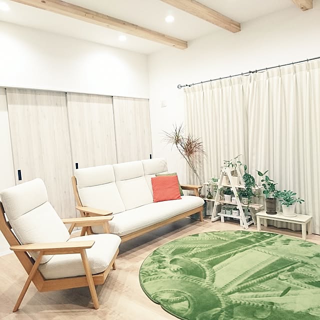 Lounge,みどりが好き,カラフルもシンプルも好き,差し色,グリーンのある暮らし,緑のラグ,トルネオロボ,RC山口♡,ナガノインテリア,ソファー,すのこリメイク comiの部屋