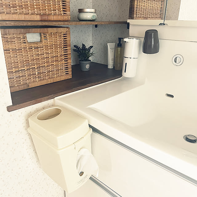 Bathroom,洗面所,浮かせる収納,浮かせるゴミ箱,スリコ,ごみ箱,フェイクグリーン,ダイソー,セリア,DIY棚,ハンドソープ自動ディスペンサー,ハンドソープディスペンサー,ティッシュケース付きゴミ箱 na-miの部屋