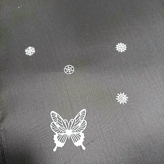 100均のレジンを使った作品21選 キーホルダーやピアスなど Roomclip Mag 暮らしとインテリアのwebマガジン