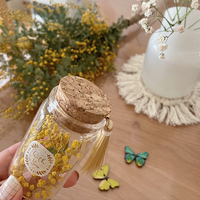 タッセル,ミモザ,ナチュラルキッチン,セリア,10分でできる,コメントお気遣いなく♡,見てくれてありがとうございます.+*:ﾟ,ナチュラルインテリア,工作好き,ミモザのスワッグ,My Desk,マクラメコースター,かすみ草 aiaiの部屋