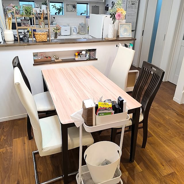 My Desk,ダイニングセット,コメントスルーで大丈夫です♡,スリムワゴン,レザーマット,ニッチ棚,&Green,スリーコインズ,リモコン収納,ティッシュ収納 mo_aliceの部屋