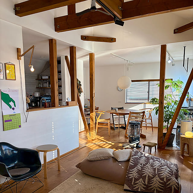 Overview,Eames,ブランケット,Yogibo,リビングダイニング,狭小住宅,無垢の床,リノベーション,暮らし,renovation,リノベーション住宅,戸建リノベーション,stool60,2階リビング,観葉植物のある暮らし shirokumaの部屋