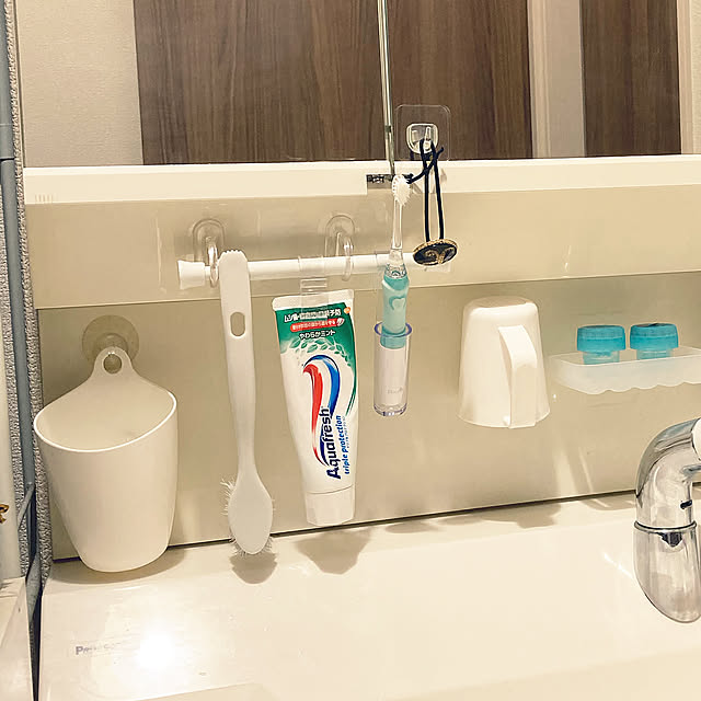 浮かせるゴミ箱,浮かせるコップフック,浮かせると掃除が楽,浮かせる収納,洗面台周り,ちびっ子用,つっぱり棒,フック,100均大好き,100均アイテム,DAISO♥,洗面台,Overview Kの部屋