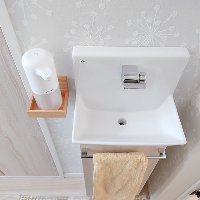 Bathroom,シンプルナチュラル,手洗い場,お手洗い,トイレ,LIXIL,オートソープディスペンサー,RoomClipショッピング,おうち見直しキャンペーン,アクセントクロス,ハンドソープディスペンサー,ハンドソープ自動ディスペンサー,シンプル,しろが好き honobono.の部屋