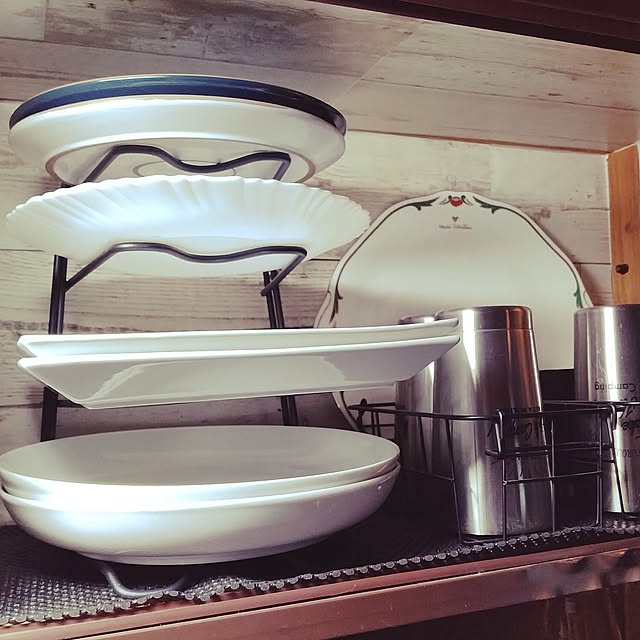Kitchen,わが家のキッチン,団地,ダイソー♡,ダイソー購入品,いつもいいねやコメありがとうございます♡,団地住まい,好きな物に囲まれて,暮らしの工夫,毎日の暮らしを楽しむ,使いやすくオシャレに,フォロワー様700名様超！！感謝です♡,コメント嬉しいです♡ありがとう♡,好きな物に囲まれて暮らしたい♡,使いやすい工夫,心地よく暮らす工夫,暮らしに合わせる,工夫しだい,ブラック,鍋立て,アイアンBlack,大皿収納 runaの部屋