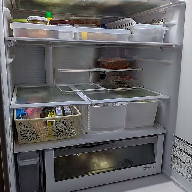 Kitchen,すっきり暮らす,冷蔵庫,冷蔵庫の中,おかずの保冷場所,サラダを美味しく食べるために,時にはザルごと,時には鍋ごと mofukoの部屋