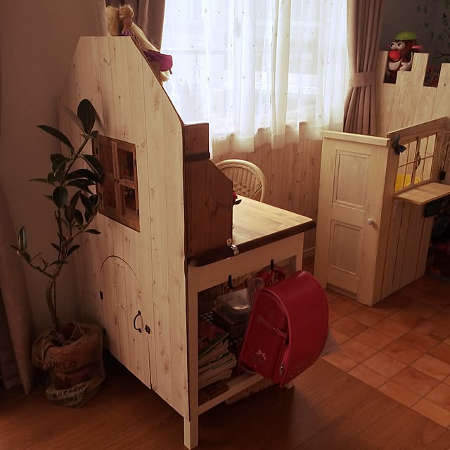 My Desk,小さなおうち,ゴムの木,机DIY,家型,DIY,勉強机,こどもと暮らす,学習机DIY,キッズ家具,わたしの子育て,学習机,キッズ,手作り bambi_eyeの部屋