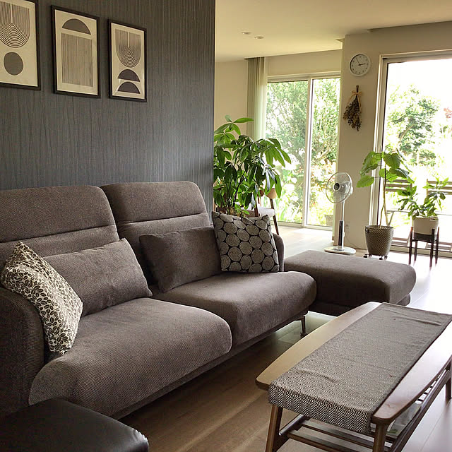 観葉植物のある暮らし,グリーン,癒し,夏,ウッドデッキ,ダイニングテーブル＆チェア,花のある暮らし,グリーンのある暮らし,植物のある暮らし,心地よい暮らし,見ていただいてありがとうございます♡,モンステラ,ウンベラータ,ポトス,ゴムの木,庭を眺める家,Lounge,複数投稿 houenの部屋