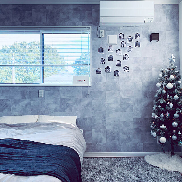 すのこベッド,シャギーラグ,モノクロ写真,7.5畳,寝室,ニトリのクリスマスツリー,クリスマスツリー,モノトーンインテリア,Bedroom,冬支度,こどものいる暮らし seriの部屋
