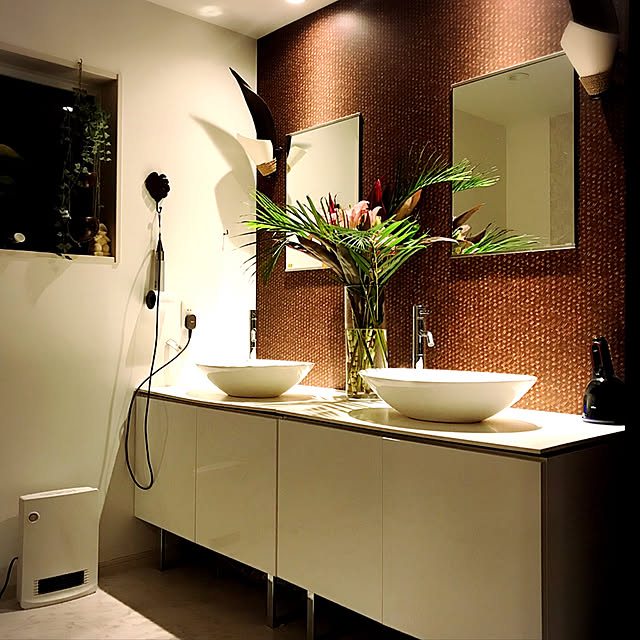 Bathroom,フラワーアレンジ,生花,花のある暮らし,ニトリのフラワーベース,洗面ボウル,サンワカンパニー洗面ボウル,サンワカンパニー洗面台,アクセントクロス,山善すっきりセラミックヒーター,くらしのeショップ,山善人感セラミックヒーター,山善ぬくぬく部,くらしのeショップモニター,すっきりセラミックヒーター,パウダールーム,洗面所,山善,リゾートホテル,アジアンリゾート,海外インテリア,バリリゾート,大理石調の床,間接照明,ホテルライク,バリ雑貨 yukikoの部屋