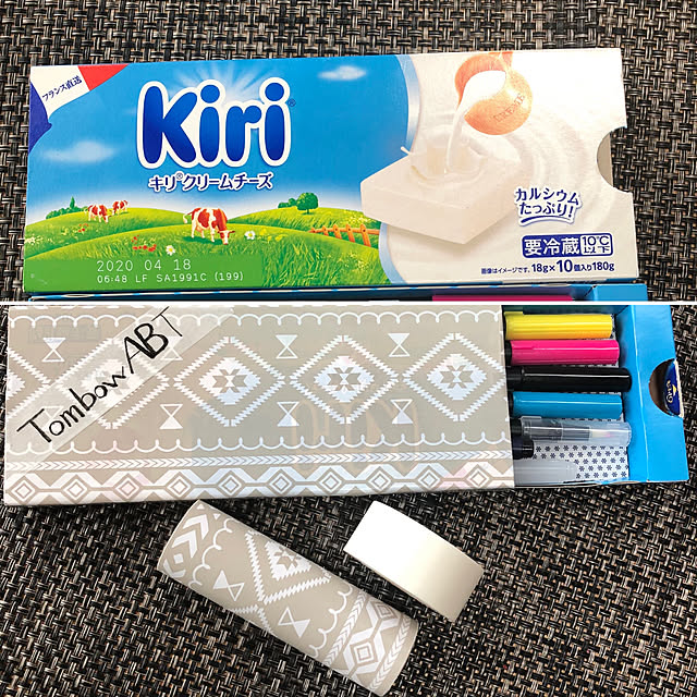 引き出し式ペン入れ,kiriの空き箱,ペン入れ,アートのある暮らし,レタリング,プチDIY,アート,ハンドメイド,10分でできる,ハンドメイド,レタリング初心者,ハンドメイド雑貨,百均,マステ,筆之助,おうち時間を楽しむ,My Desk,キャンドゥ,ロールステッカー,ABT,トンボ鉛筆,シンデレラフィット yukichi.wanwaの部屋