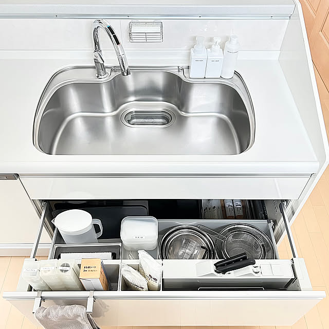 キッチン収納,Kitchen,地震対策,整理整頓,無印良品 ファイルボックス,ファイルボックス収納,コメントお気遣いなく♡,終活,生前整理,墨子の安全対策,断捨離,水の備蓄,水の備え,シンク下収納,備蓄品 sumikoの部屋