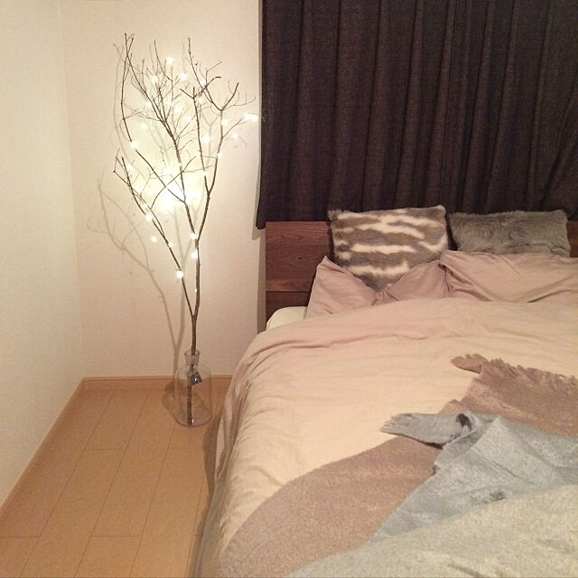 Bedroom,ベッド,枝,フェアリーライト,びん,ウォールナット ymの部屋