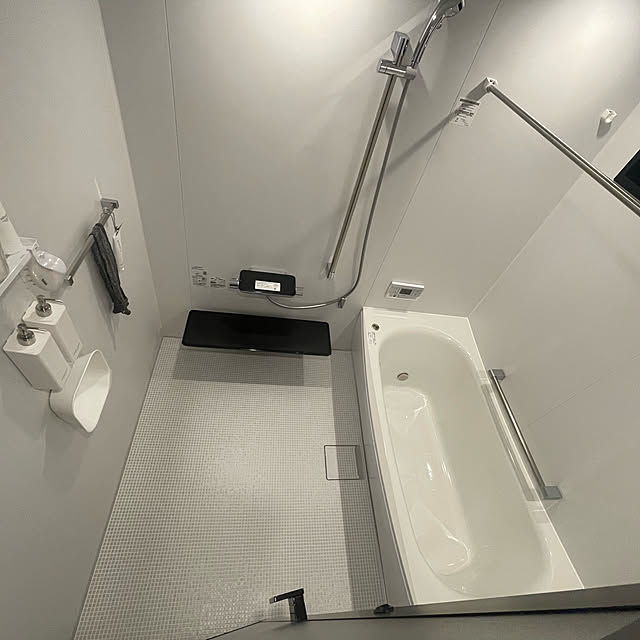1.25坪サイズ　浴室,鏡なし　お風呂,バスルーム,ダウンライト,シンプル,平屋,TOTO サザナ,マグネット収納,山崎実業 tower,Bathroom RENAの部屋