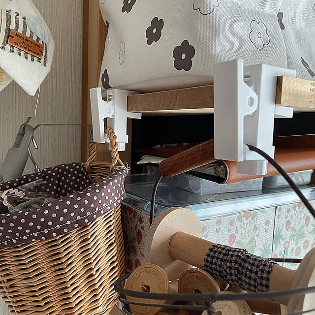 Overview,洗面所周辺,シェルフ棚を利用,キズつけたくない場所に,いろいろ挟めて便利,鴨居クリップ,Seriaで購入,出会いを大切に♡,見ていただきありがとうございます,上手にコメント出来なくてすみません,作業台周辺 honpoの部屋