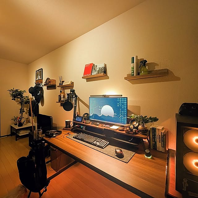 モニターライト,アロマキャンドル,スピーカー,カフェ風,北欧,アンティーク,ハンドメイド,照明,無印良品,観葉植物,ナチュラル,PCデスク,PCデスク周り,雑貨,DIY,一人暮らし,レオパレス,レオパレス21,レオパレスでも諦めない,レオパレスインテリア,モニター台,キャンドルウォーマー,Fenge,ZINUS,コンデンサーマイク,PC,無印良品 壁に付けられる家具,PCスペース,ウォールナット,My Desk Ray_reiyan_の部屋