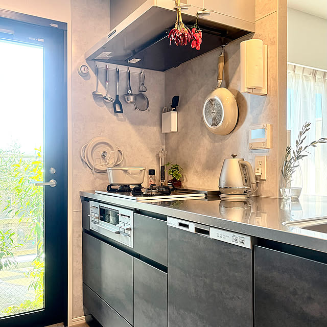 Kitchen,キッチンペーパーホルダー,バーミキュラ,吊り下げ収納,ペニンシュラキッチン,山﨑実業tower,マグネット収納,towerマグネットシリーズ,キッチンの工夫,タカラスタンダード キッチン,家事問屋,キッチンツール,オリーブの枝,ふたり暮らし,マンション暮らし up0524の部屋