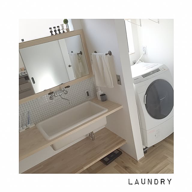 Bathroom,Laundry,フレッド君,無印良品,タオル掛け,脱衣所,シンク,ランドリー,ヴィンテージ,新築,実験用シンク,ヘリンボーン,ヘリンボーンの床,病院用シンク,洗面所,塩系インテリアの会,セリア iicccの部屋