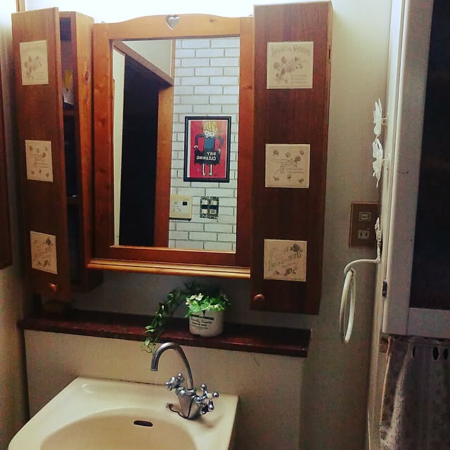 Bathroom,DIY,白レンガ壁紙,セリア,ダイソー,フェイクグリーン,洗面所,洗面所棚,タイル張りDIY ,タイルシール,団地 syungikuの部屋