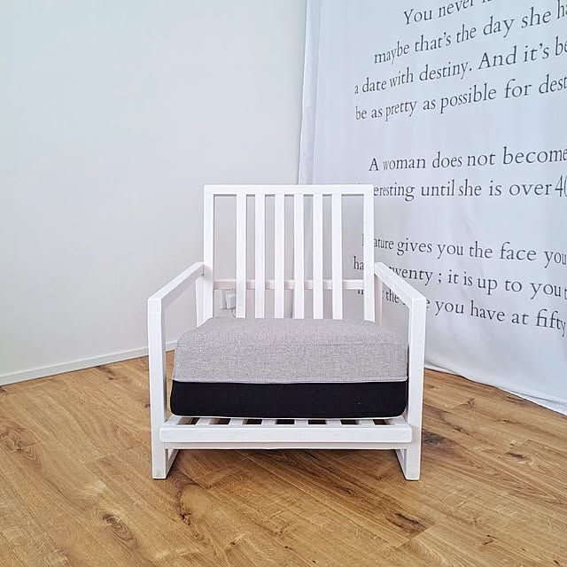 Lounge,ソファ,DIY,一人暮らし,一人掛けソファ,賃貸,1R,ひとり暮らし,木工,賃貸アパート,築50年,ミルクペイント,椅子DIY,賃貸でも楽しく♪,0LDK,ソファDIY,DIYのある暮らし,50㎡,一人掛けソファDIY Ryoの部屋