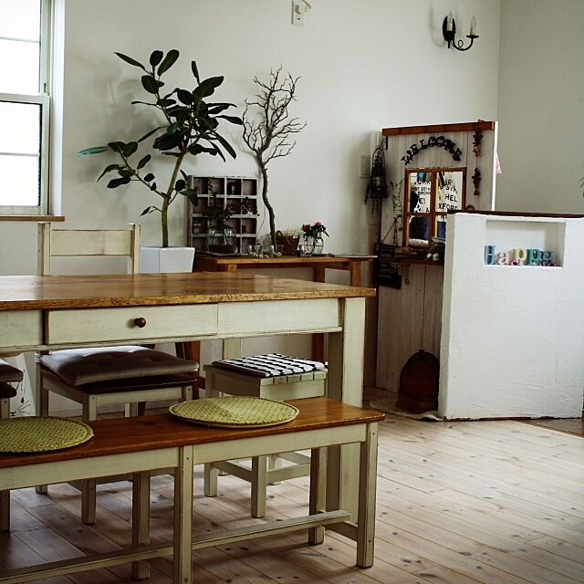 Lounge,隠す派,漆喰壁DIY,ダイニングテーブル＆チェア,観葉植物,ナチュラルインテリア,エフォートレス・スタイル comiriの部屋