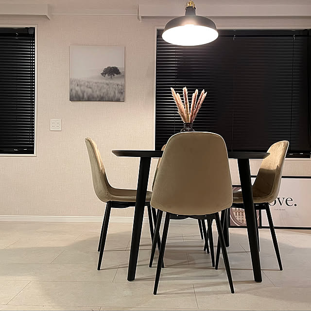 My Desk,ダイニングセット,照明,IKEA,ダイニングテーブル,シンプル,ベージュ,シンプルインテリア,パンパスグラス,すっきり暮らす,テーブル,チェア,アート HirosHouseの部屋