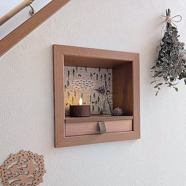 On Walls,プチプラインテリア,プチプラ,プチプラアイテム,ディスプレイ,100均リメイク,プチDIY,セリア,100均,マスキングテープ,木製トレイ,ニッチ,リトアニア木製コースター,ミナペルホネン,ナチュラルインテリア,グリーン,スワッグ,LEDキャンドル,夏,ガラス一輪挿し,花,見ていただきありがとうございます mak.の部屋