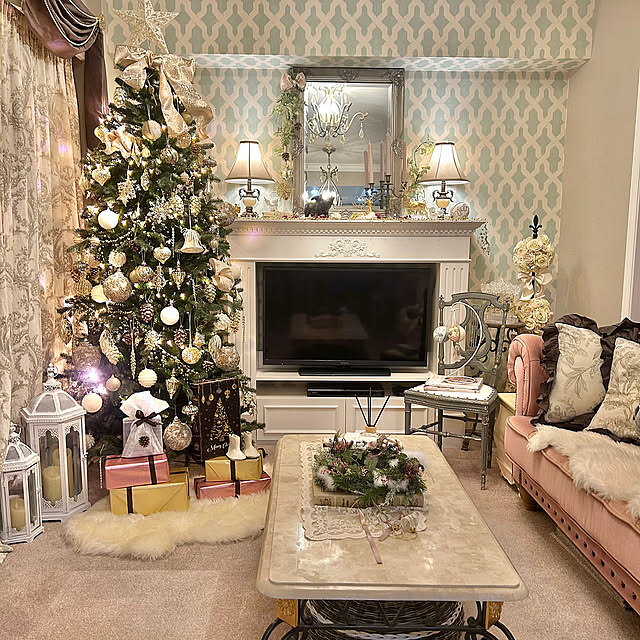 Lounge,カーテン,マントルピース風TV台,輸入照明,輸入住宅風,クリスマス,海外インテリアに憧れる,ディスプレイ,輸入壁紙 LOTTAの部屋
