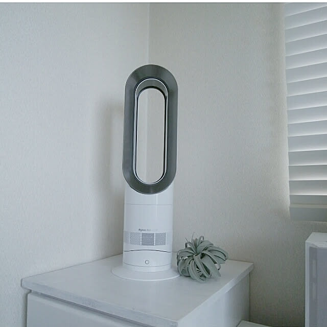 ダイソン,Dyson,ファンヒーター,扇風機,ファンヒーター＆扇風機,年間通じて使用,On Walls,ダイソン　hot and cool,ダイソン　ファンヒーター　AM09,HOT＆COOL,冬支度,シンプル,ホワイト,羽なし扇風機,dyson hot＋cool,タイマー機能,リモコン,一石二鳥,1台で夏も冬も…,DAILYROOMCLIP1648❤,●今日のおすすめ30枚！⇒Thanks●,保存件数7件,いいね❤︎600人感謝です❤︎ heart.emiemi57.whiteの部屋