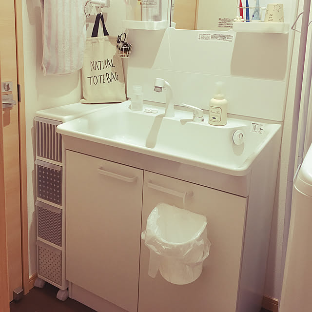 Bathroom,ゴミ箱置き場,ドライヤー収納,隙間収納リメイク,隙間収納,ダイソー,セリア,100均,賃貸,賃貸アパート,賃貸でも楽しく♪,プラケースの目隠し,プラケース Haruの部屋