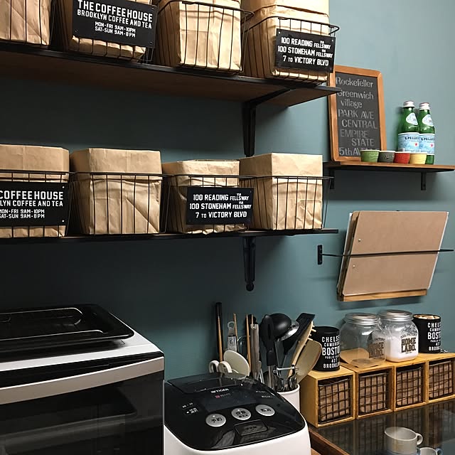 Kitchen,ホワイティカラーズ,カインズホーム,キッチン収納,収納,カゴ収納,黒板,naturalkitchen,カリフォルニアスタイル,ブラックボード,セリア,seria,ナチュラルキッチン,100均,100円ショップ,セリアリメイク,シンプル,バインダー,ウォールバー,木箱,ペーパーバッグ,ワイヤーかご,アイアンかご,西海岸インテリア,カリフォルニア,ミックススタイル,西海岸,california,カフェ風,男前インテリア,ミックスインテリア ruchicoの部屋