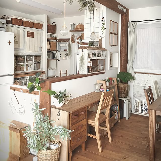 Lounge,ナチュラル,カウンターDIY,食器棚リメイク,流木の取っ手,お勉強スペース tomoの部屋