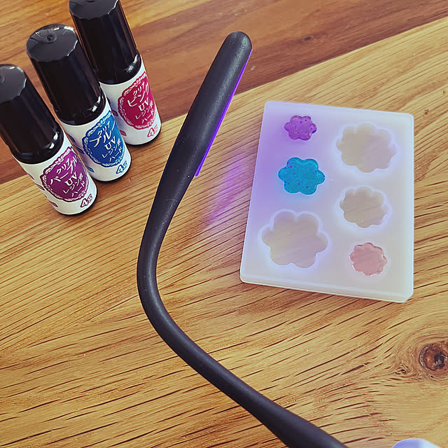 My Desk,娘との時間,レジン初心者,レジン,seria,ハンドメイド,ナチュラル,癒し,子どもと暮らす,休日の過ごし方,こどもと暮らす,おうち時間,季節を楽しむ暮らし,ていねいな暮らし,買ってよかったもの,プチプラアイテム Hanaの部屋