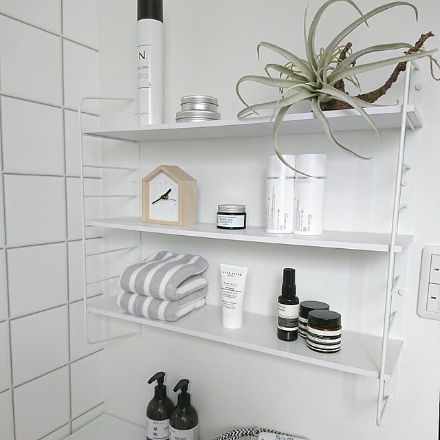 Bathroom,ニトリ,フェイクグリーン,ニトリ2018フェイクグリーンモニター,ホワイトインテリア,モノトーンインテリア,モノトーン,ハンギングエアプランツ,北欧,洗面所,ストリングシェルフ風,見せる収納,キセログラフィカ,Aesop,100均,Insta⏩mayumimi.24 mimi24の部屋