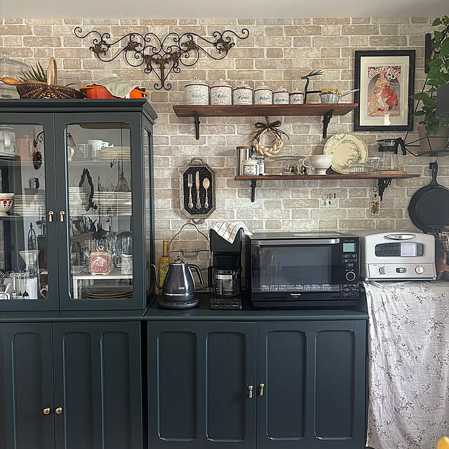 Kitchen,IKEA,壁紙,食器棚,レンガ壁紙,住宅設備,アンティーク,アクセントクロス,ディスプレイ,フランスアンティーク,ディスプレイコーナー na-naの部屋
